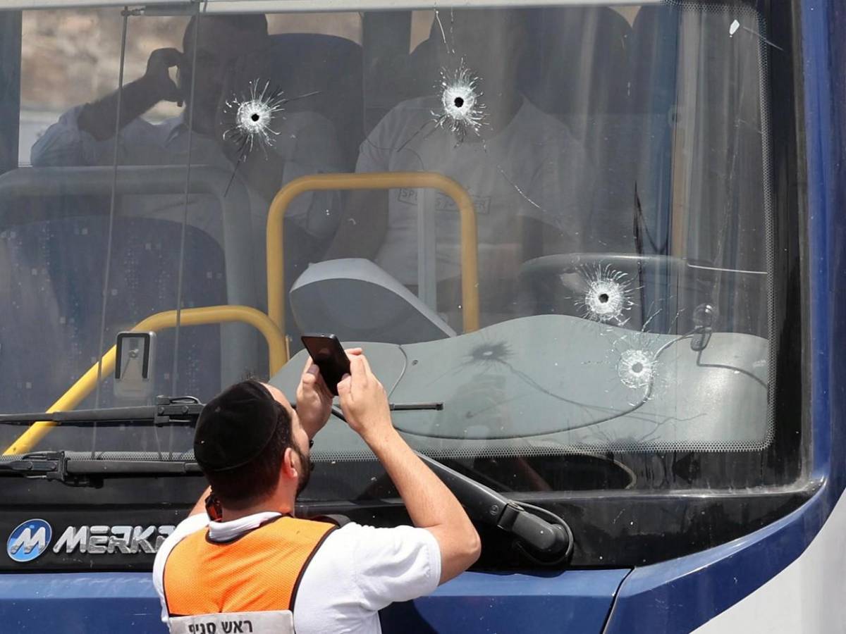 Atacantes subieron al autobús y abrieron fuego contra los pasajeros: atentado en Israel