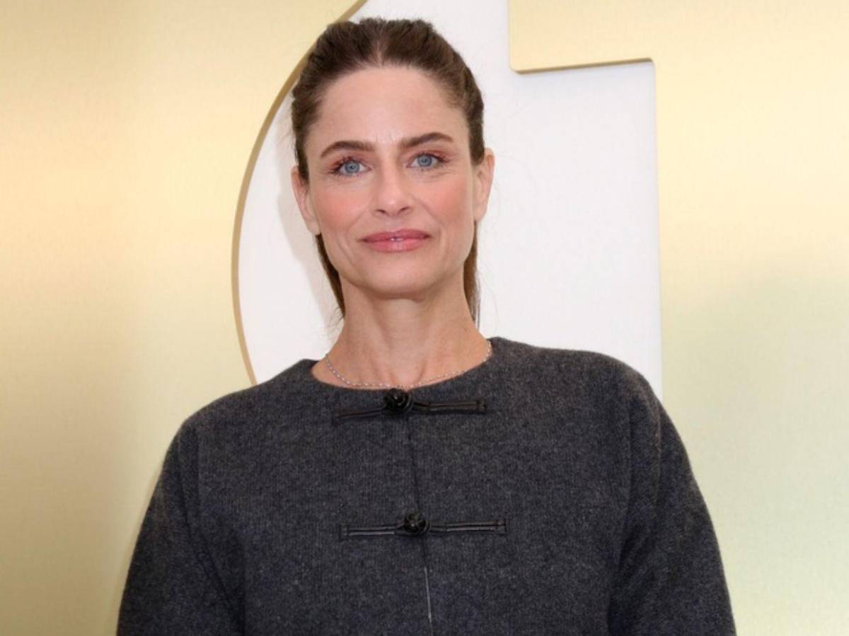 Amanda Peet, diagnosticada con cáncer de mama mientras sus padres morían