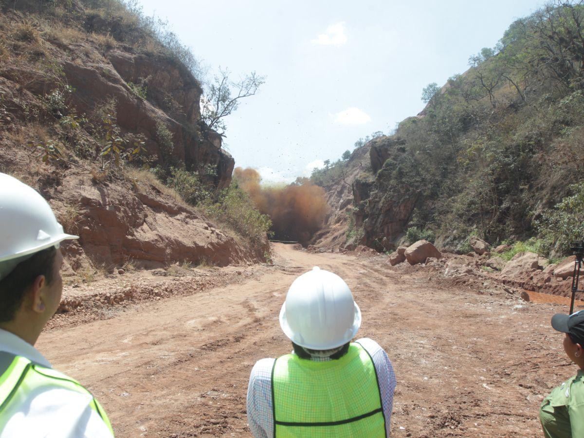 Ya están fuera de peligro los tres heridos por la explosión controlada en represa San José