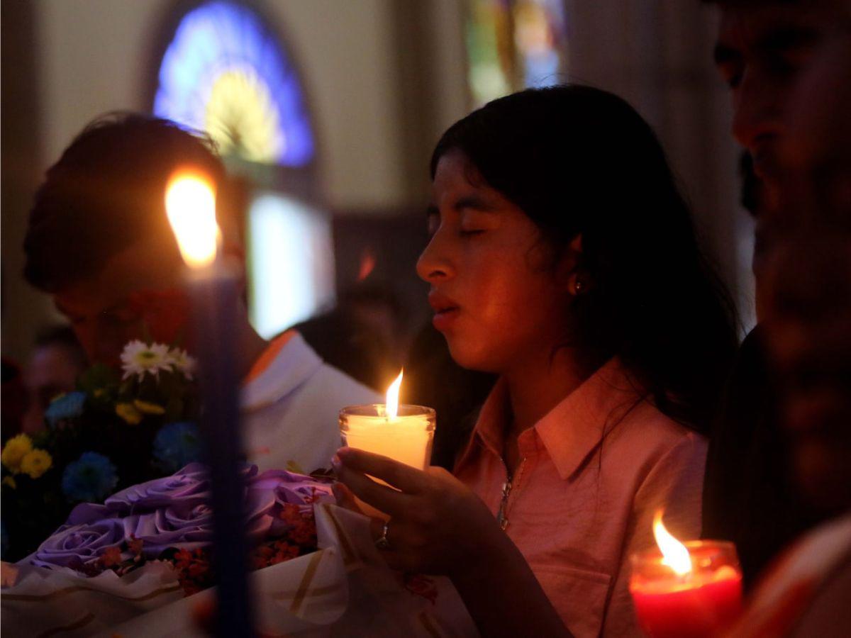 Gratitud, devoción y fe muestran peregrinos al visitar la Basílica de Suyapa Gratitud, devoción y fe muestran peregrinos al visitar la Basílica de Suyapa