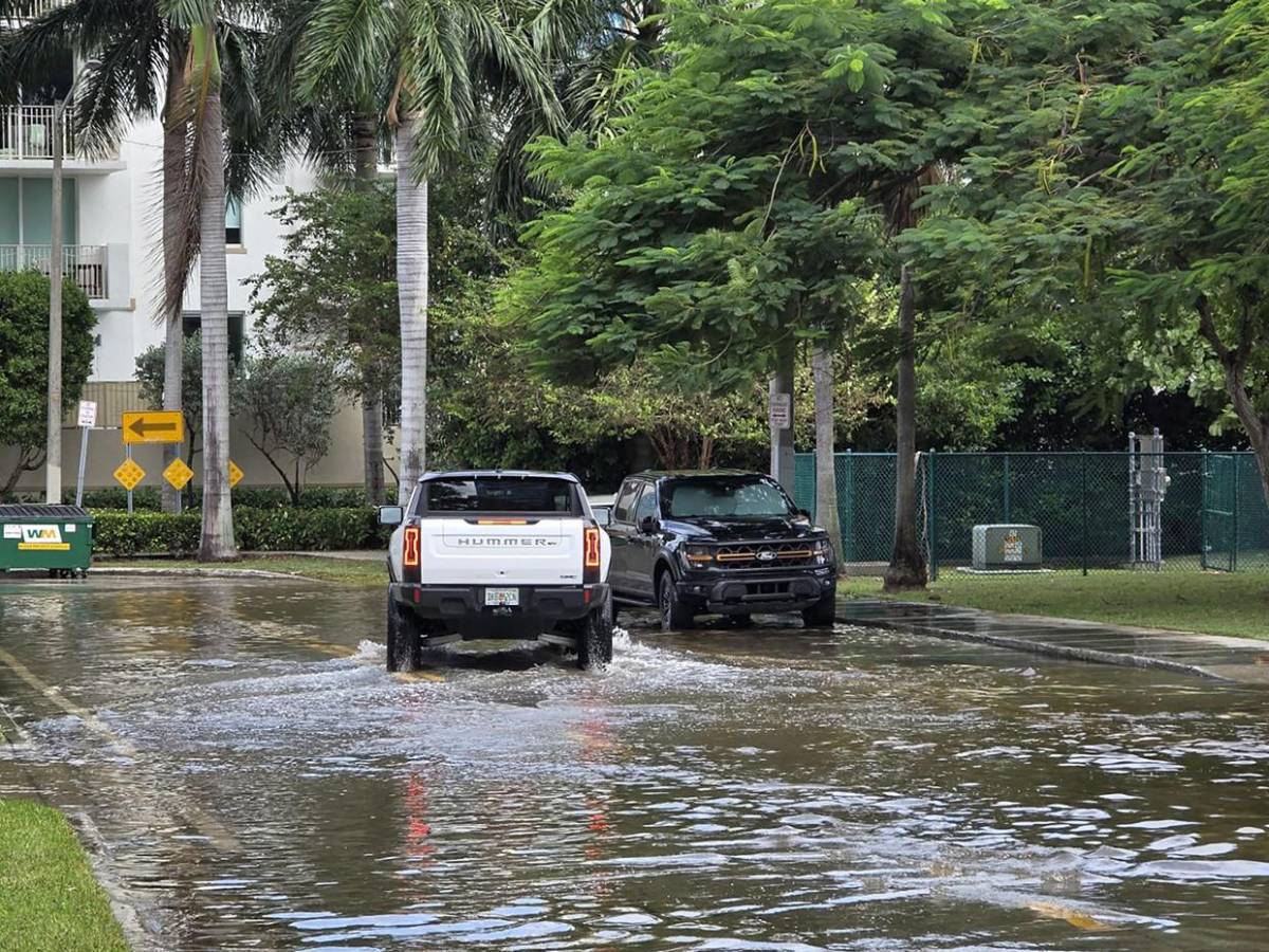 Marea extraordinaria pone en alerta de inundación al sureste de Florida
