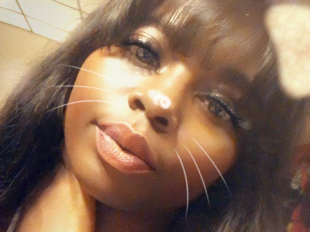 Mujer mató a sus sobrinos y condujo con sus cuerpos en su carro durante un año