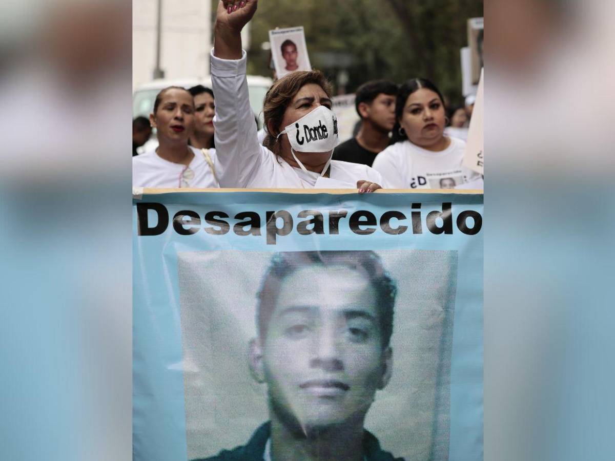 Madres mexicanas marchan el Día de las Madres para exigir justicia por sus hijos desaparecidos
