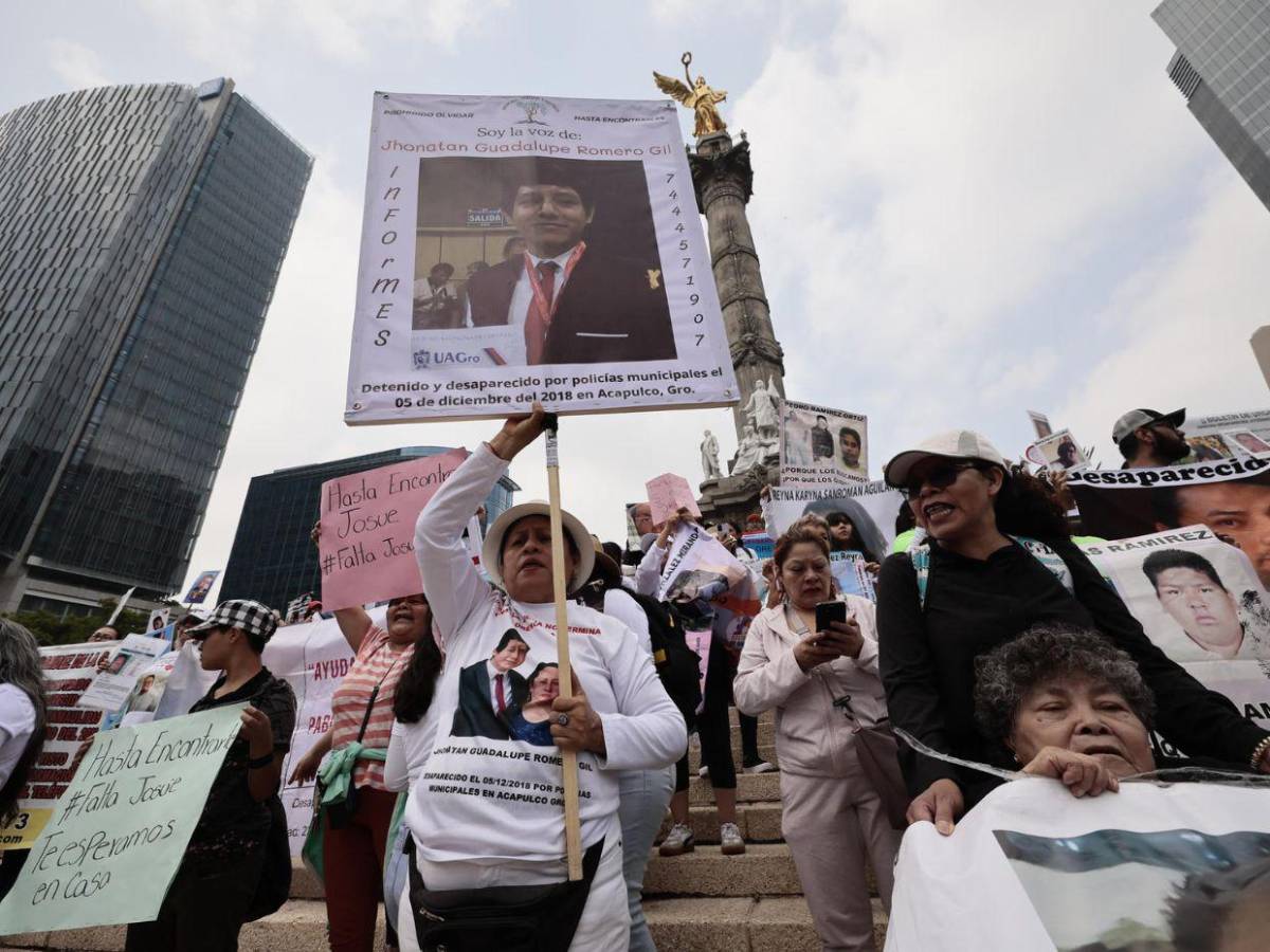 Madres mexicanas marchan el Día de las Madres para exigir justicia por sus hijos desaparecidos