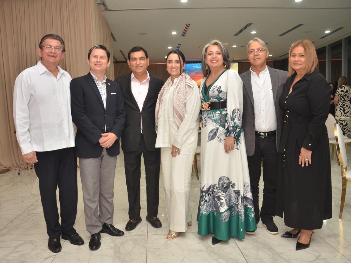 <i>Ricardo Mejía, Jairo Mejía, Yusuf y Bushra Amdani, Georgina Barahona, José Dheming y Blanca Lozano.</i>