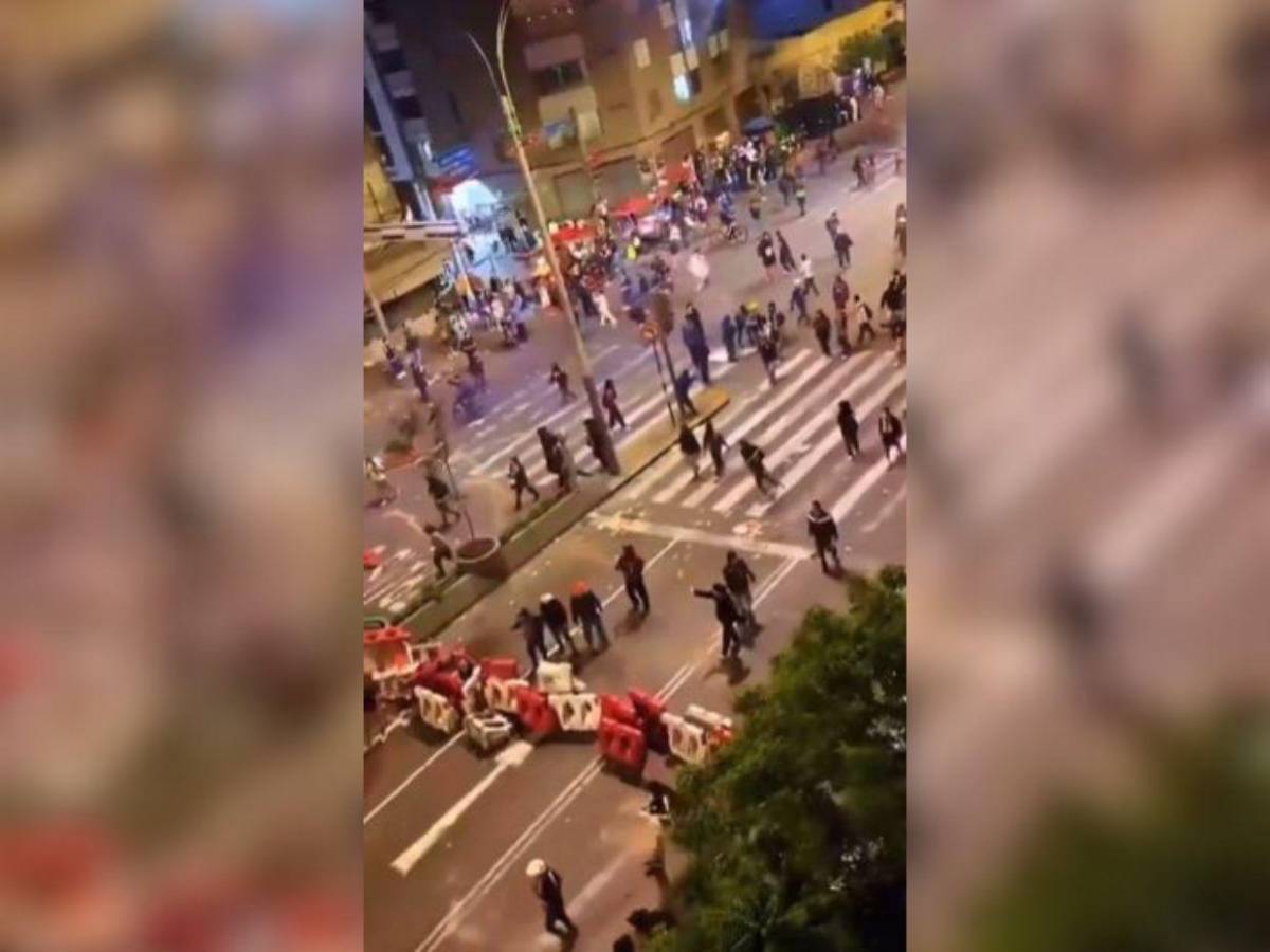 Jóvenes peruanos y colectivos sociales marcharon en Lima contra el gobierno de Dina Boluarte