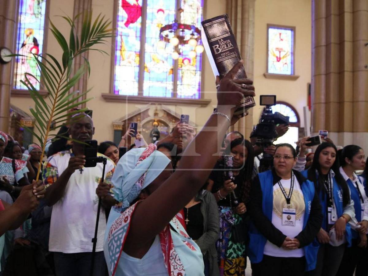 Con kazzabe y música ancestral, garífunas rinden devoción a la Morenita