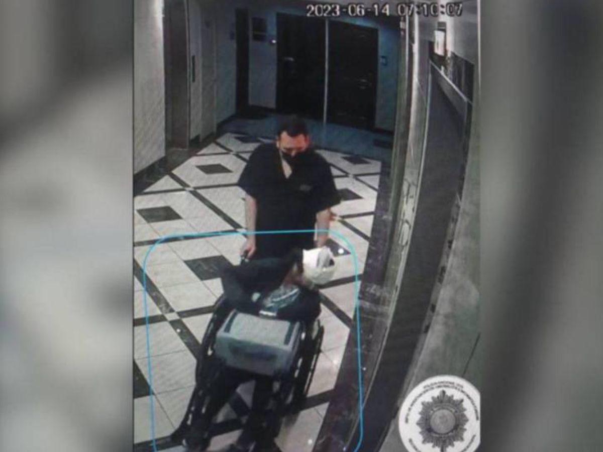 Luis Alfredo Castro empujar una silla de ruedas donde iba una presunta paciente, pero era su compañera haciéndose pasar por Floridalma. Luis Alfredo Castro empujar una silla de ruedas donde iba una presunta paciente, pero era su compañera haciéndose pasar por Floridalma.