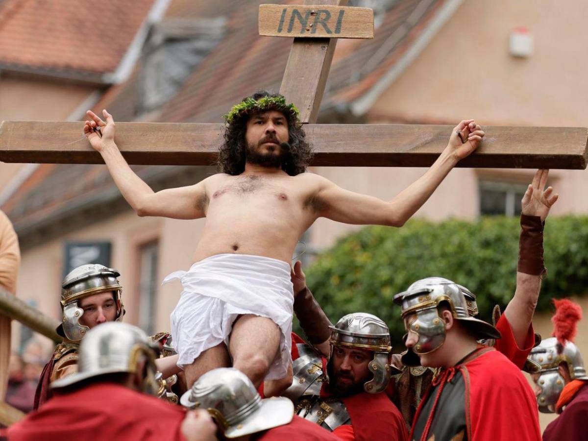 Tradición en Alemania: así se representa el Vía Crucis en Viernes Santo Tradición en Alemania: así se representa el Vía Crucis en Viernes Santo