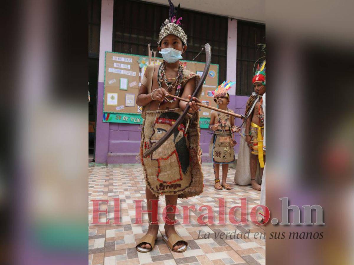 Niños rinden tributo al indio Lempira en las escuelas de la capital
