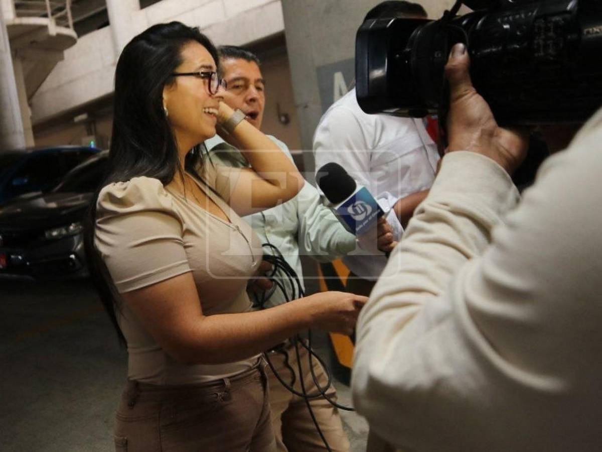 Oro por todos y los bendigo: Iris Cuéllar tras firmar libro de asistencia en la CSJ