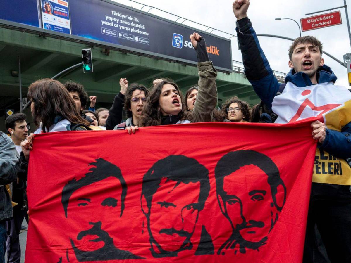 Entre golpes y detenciones, Estambul se suma a la marcha en el Día del Trabajador