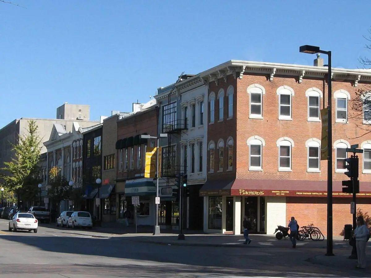 Una pareja y su hijo: Betty, Milton y Alejandro, la familia hondureña que murió en EE UU