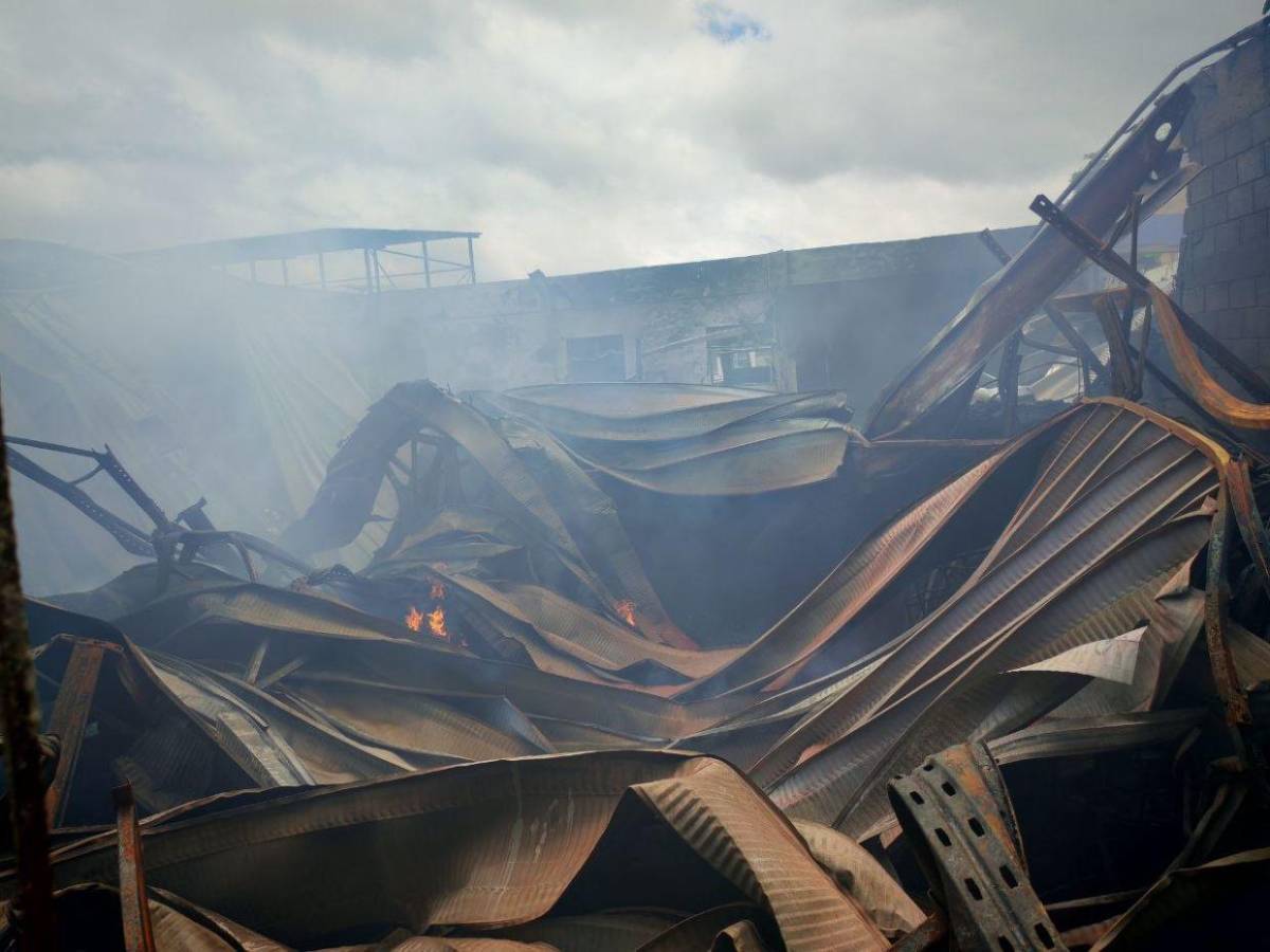 FOTOS: Antes y después de la bodega del anillo periférico tras incendio y derrumbe