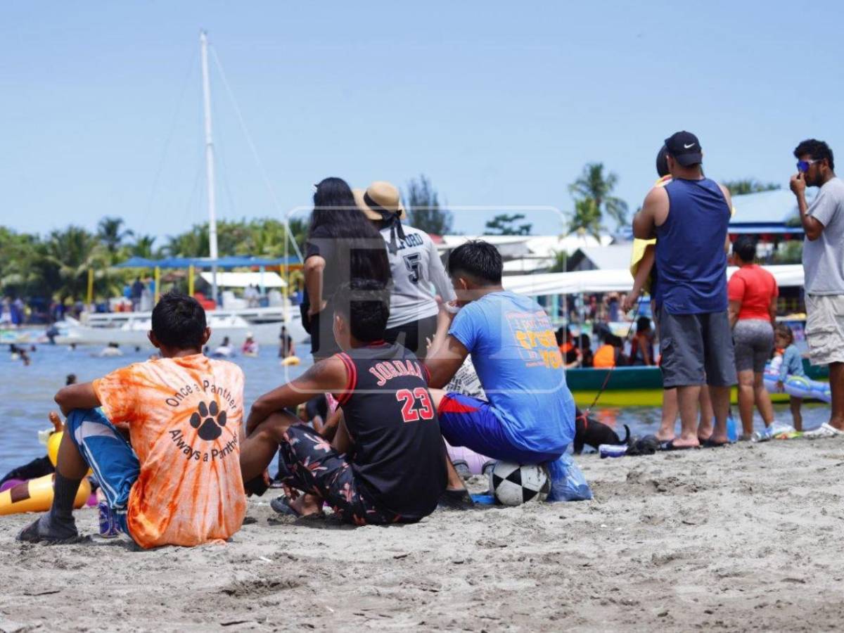 Playas de Omoa se llenan de turistas en plena Semana Santa 2026