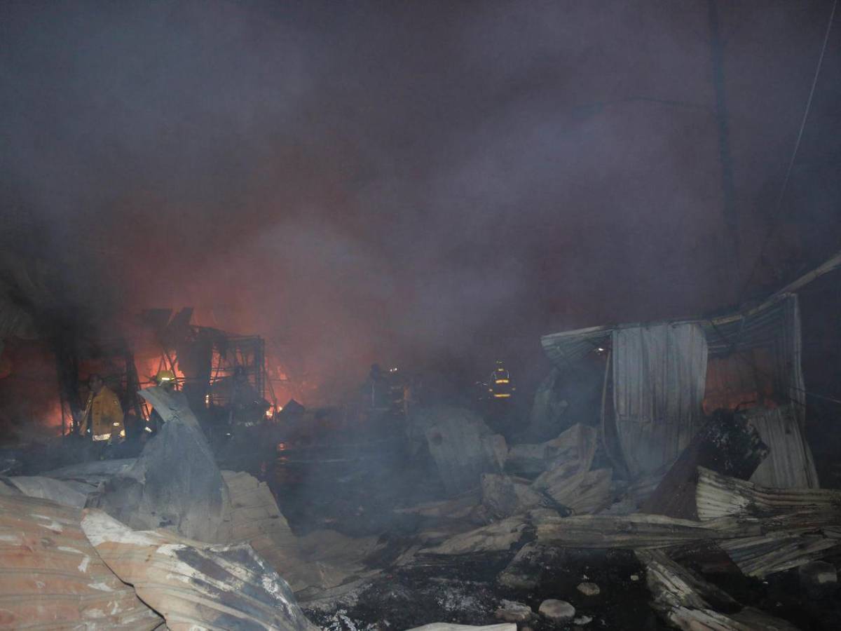 Comisario Carrasco: En puestos son más de 100 los afectados por incendio en mercado Medina de SPS