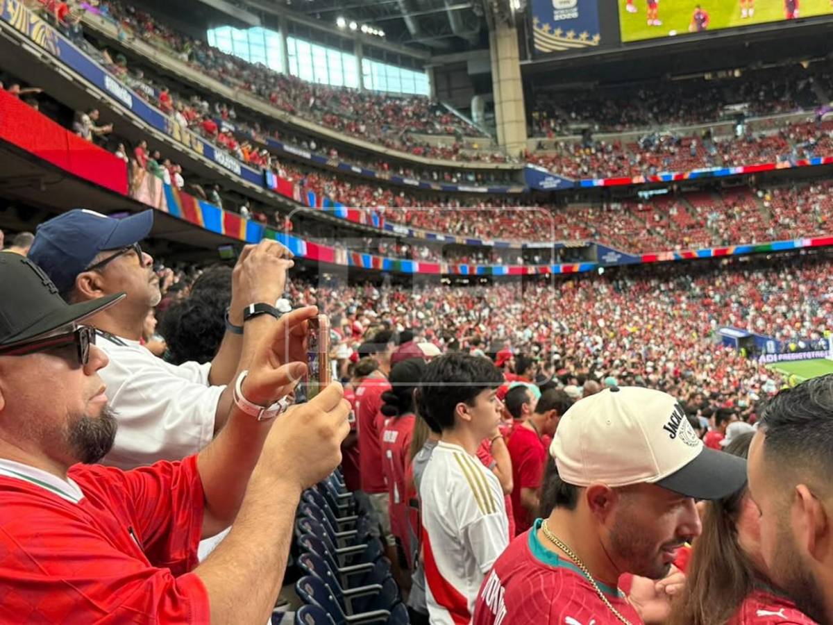 El 7 de Cristiano Ronaldo invade el Houston Stadium en impresionante marea roja