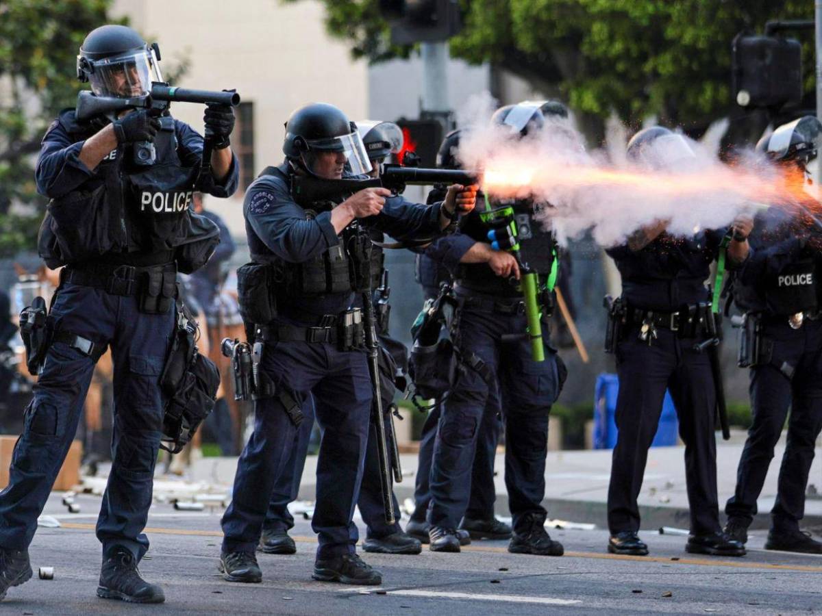 La comunidad de Los Ángeles se resiste a doblegar; siguen protestas