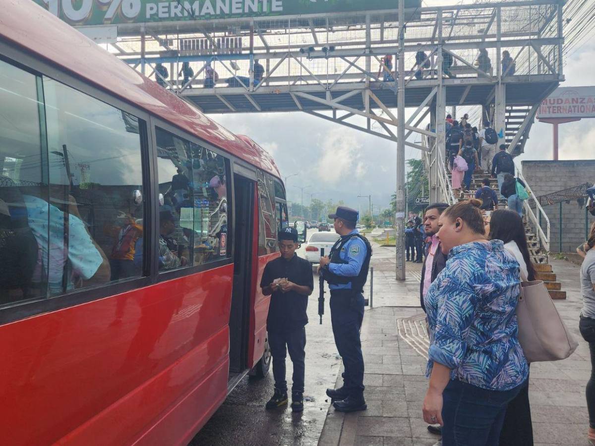 Con motorizados, patrullas y varios elementos: Policía resguarda la UNAH