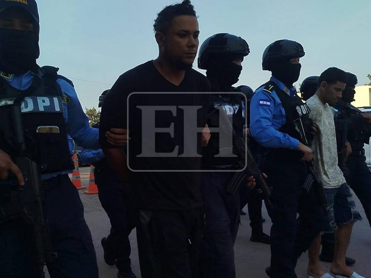 Trasladan a la capital a los dos supuestos sicarios del Cartel del Diablo