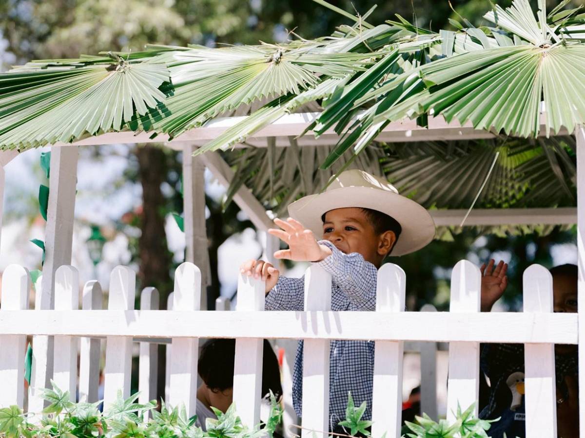 Color, cultura y orgullo patrio en desfile de Montessori Bilingual Academy en Comayagua