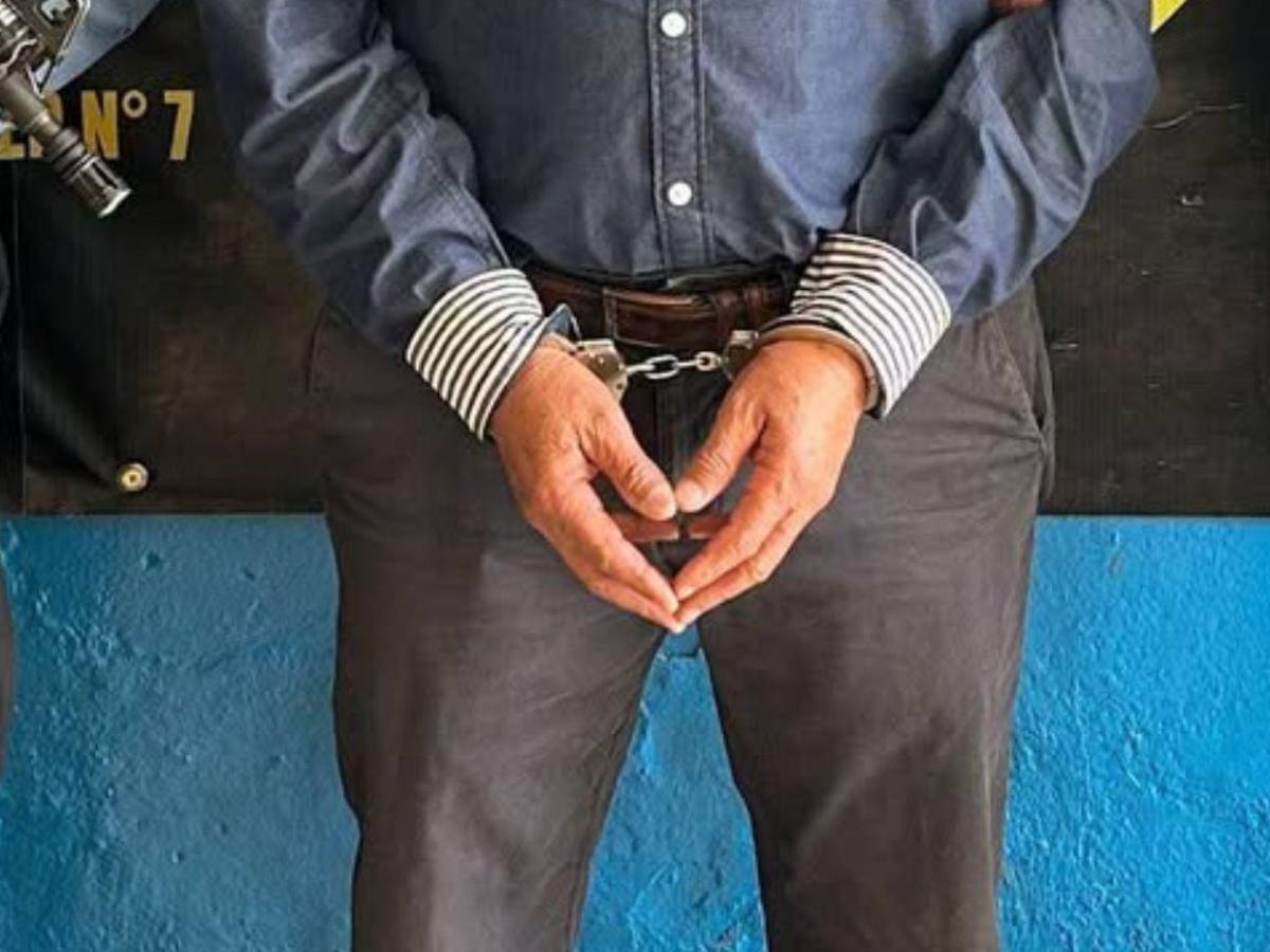 Tapó su boca hasta que perdió el conocimiento: Maestro que abusó y embarazó a su alumna de 13 años