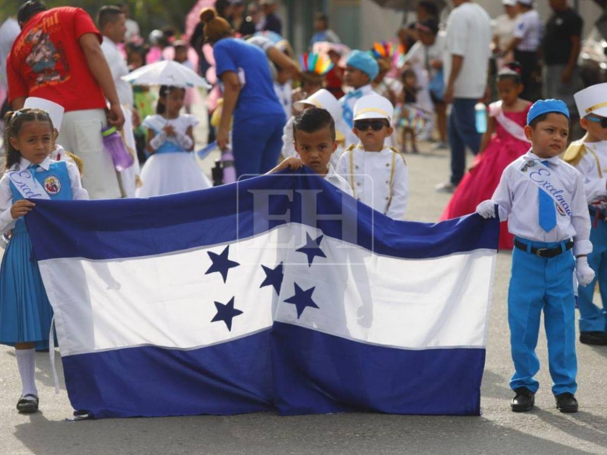 Los más pequeños rinden homenaje a la Patria en su 205 aniversario de Independencia