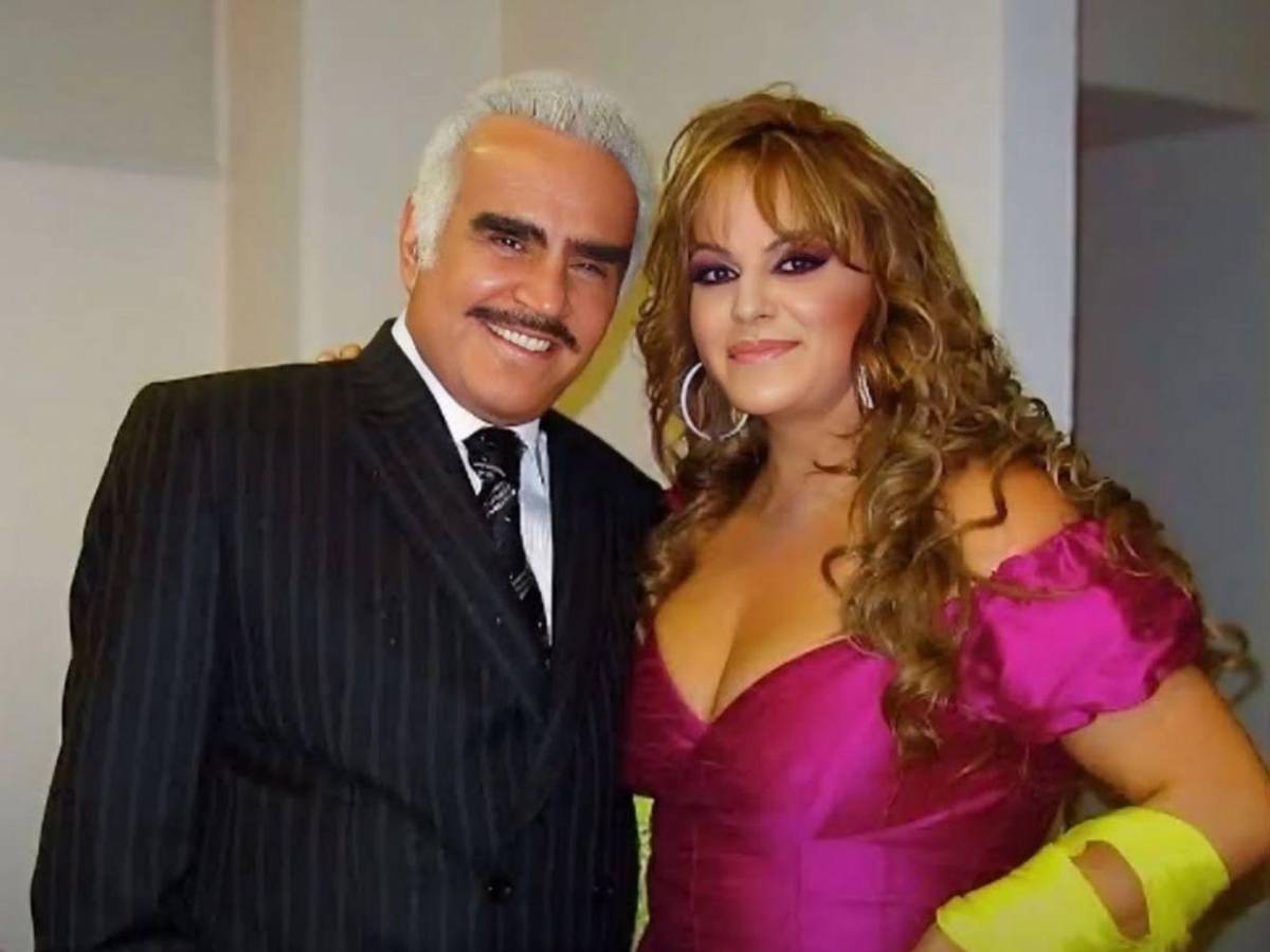 ¿Jenni Rivera sigue viva? La cantante no iba en el avión que se desplomó, según influencer