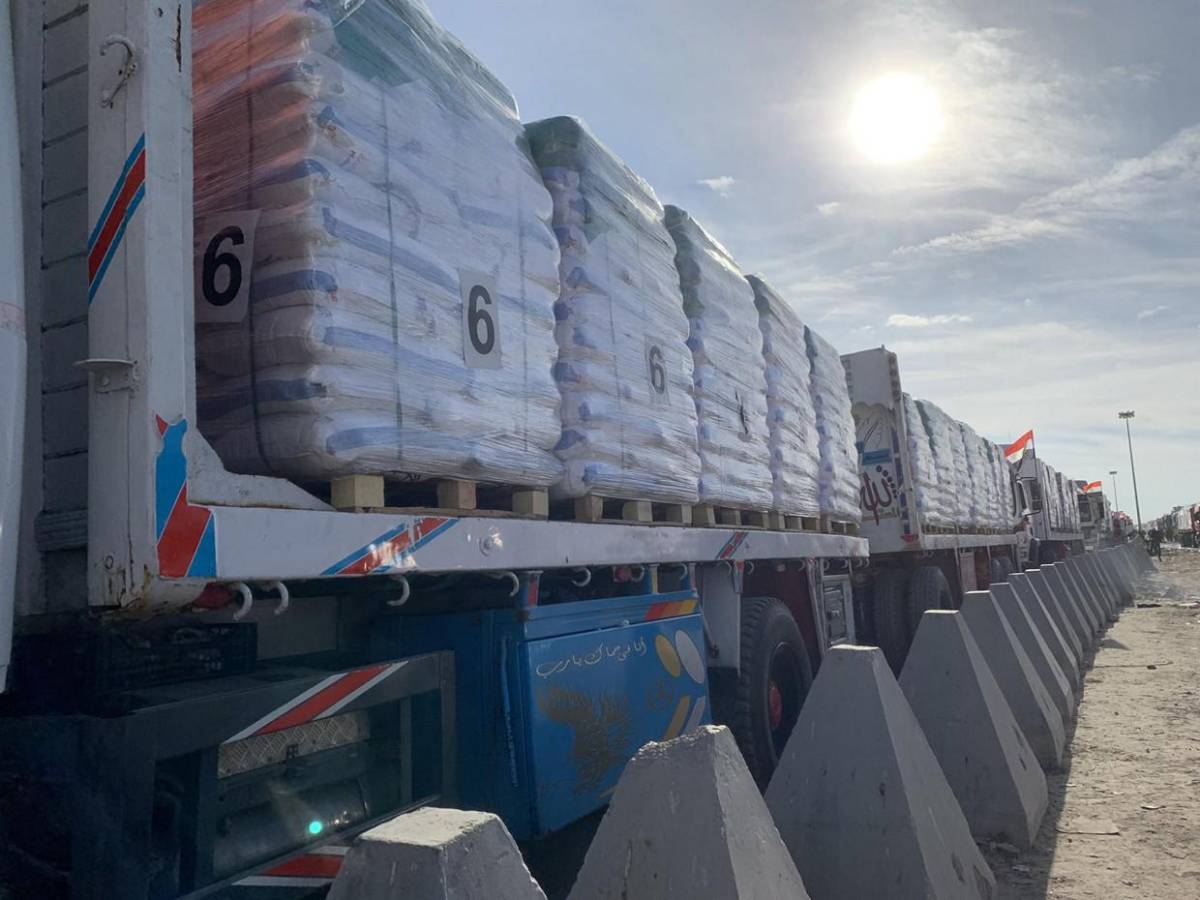 Tras larga espera en la frontera de Egipto, ayuda humanitaria ingresa a Franja de Gaza