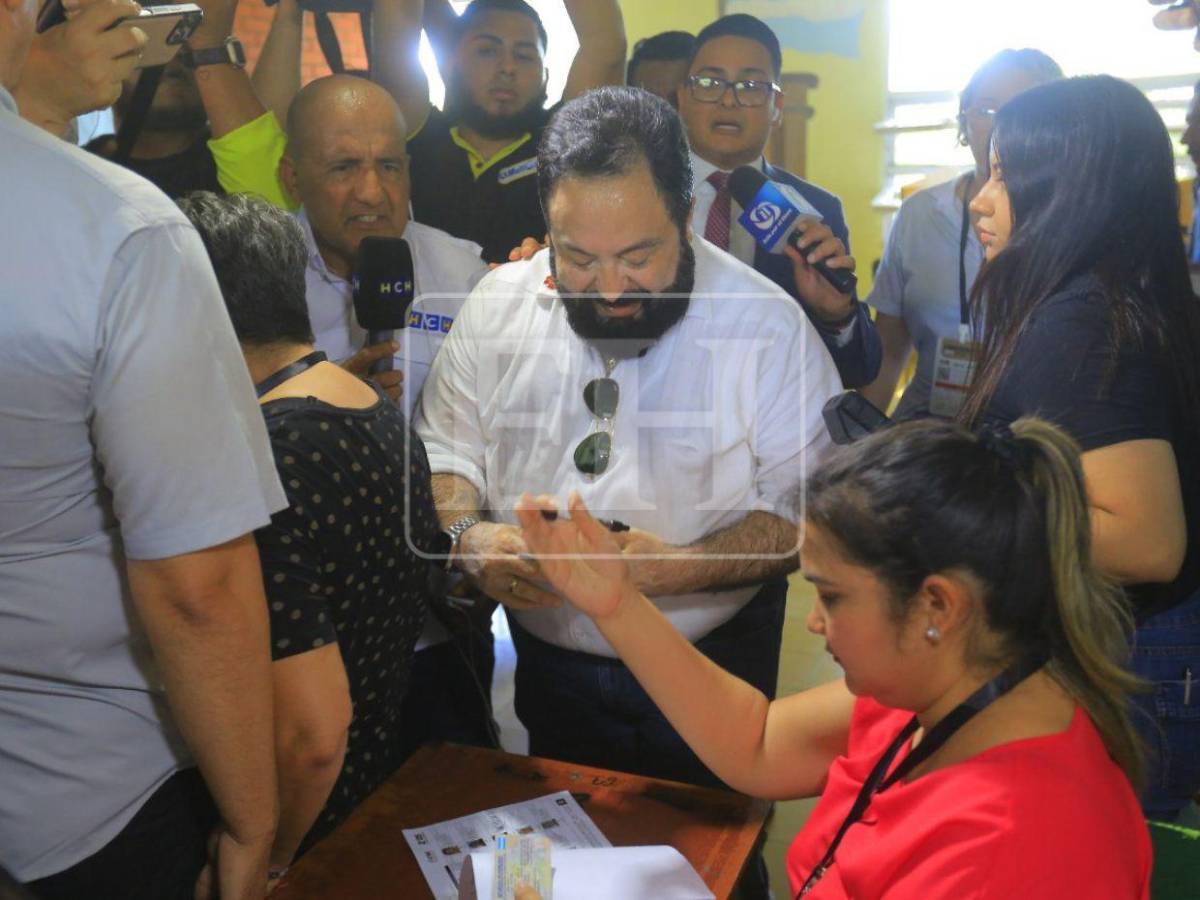 “La gente tiene derecho a hacer y decir lo que quiera”: Redondo tras abucheos en su centro de votación