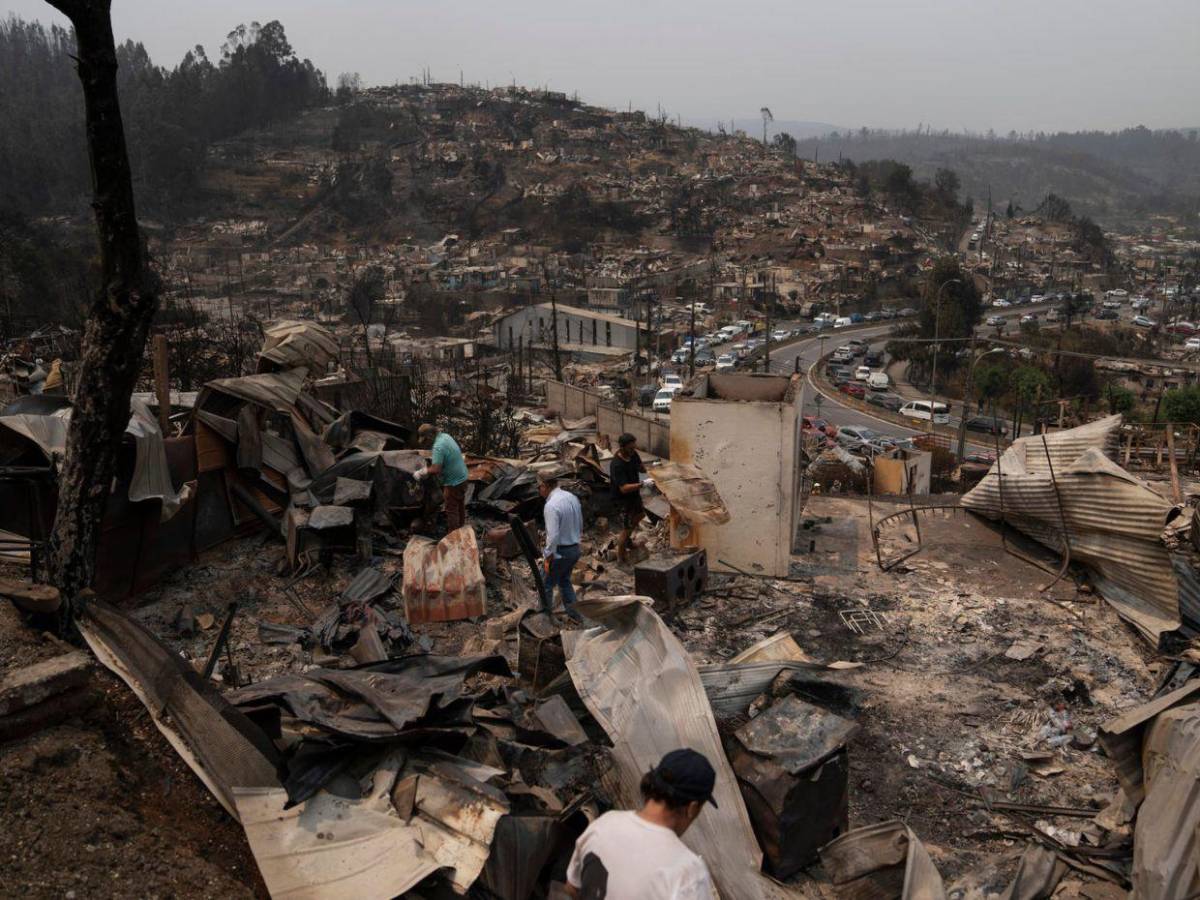 Megaincendios arrasan el sur de Chile y autoridades decretan estado de catástrofe