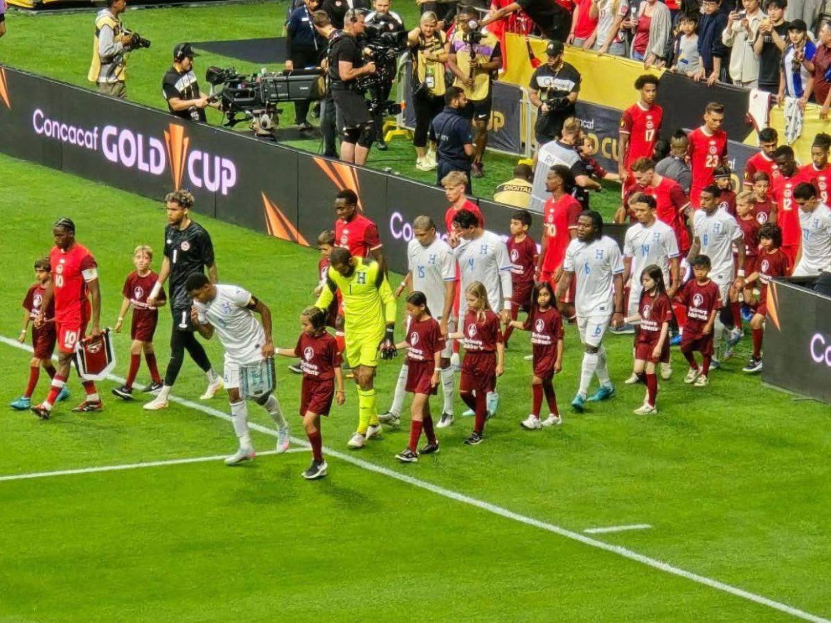 ¿Te lo perdiste? Así fue la salida de Honduras a la cancha frente a Canadá en la Copa Oro ¿Te lo perdiste? Así fue la salida de Honduras a la cancha frente a Canadá en la Copa Oro