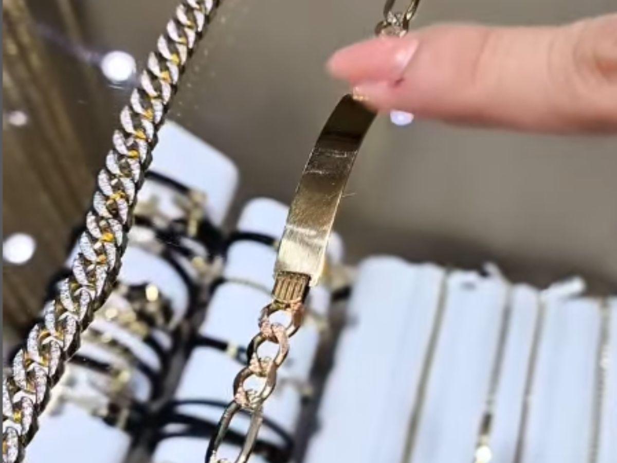 Una lujosa pulsera de oro: esto le habría costado a Milagro Flores el regalo de cumpleaños para Supremo