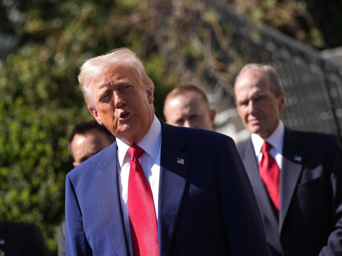 Desde la cantidad de agua en las duchas hasta el futuro de las pajillas: las medidas extravagantes de Trump