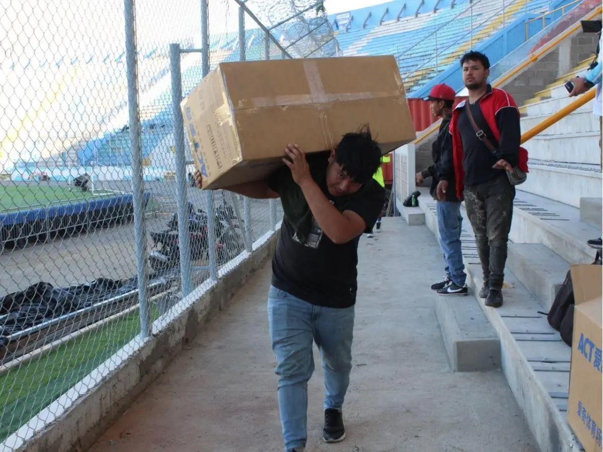 Comienzan a instalar butacas  en el Estadio Nacional de Tegucigalpa