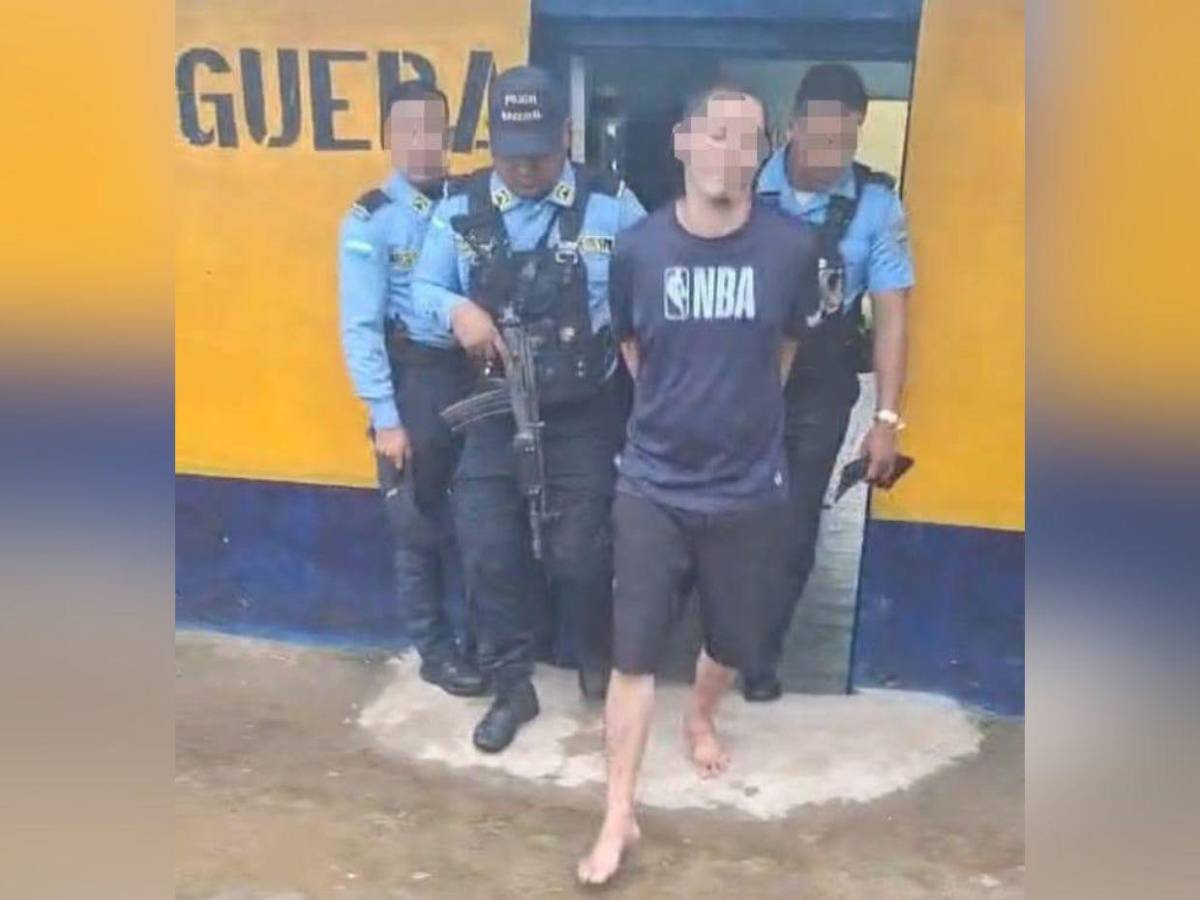 Hombre corría desnudo por las calles tras matar a machetazos a un niño en Colón
