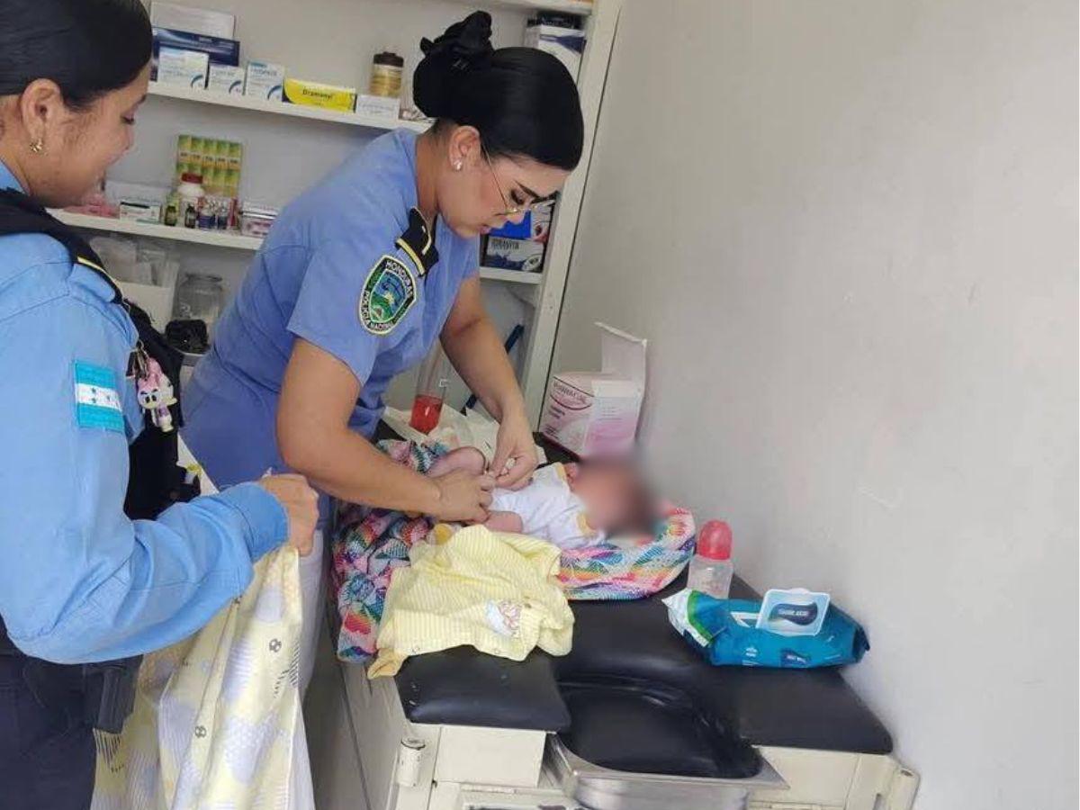 Lo abandonaron en una banca: rescatan a bebé con el cordón umbilical en Choloma