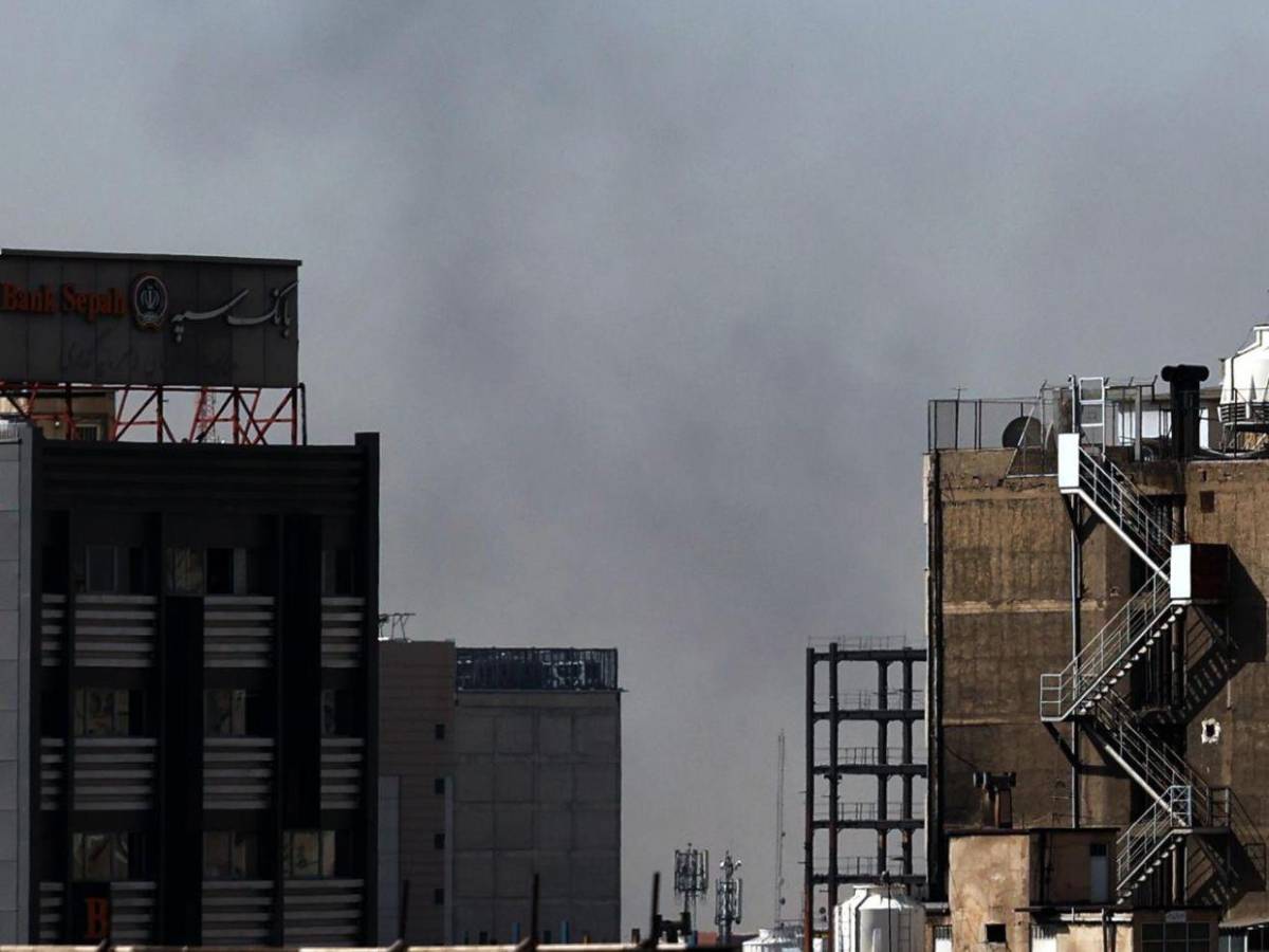 Escala la tensión: Irán sacudido por ataque conjunto de Estados Unidos e Israel