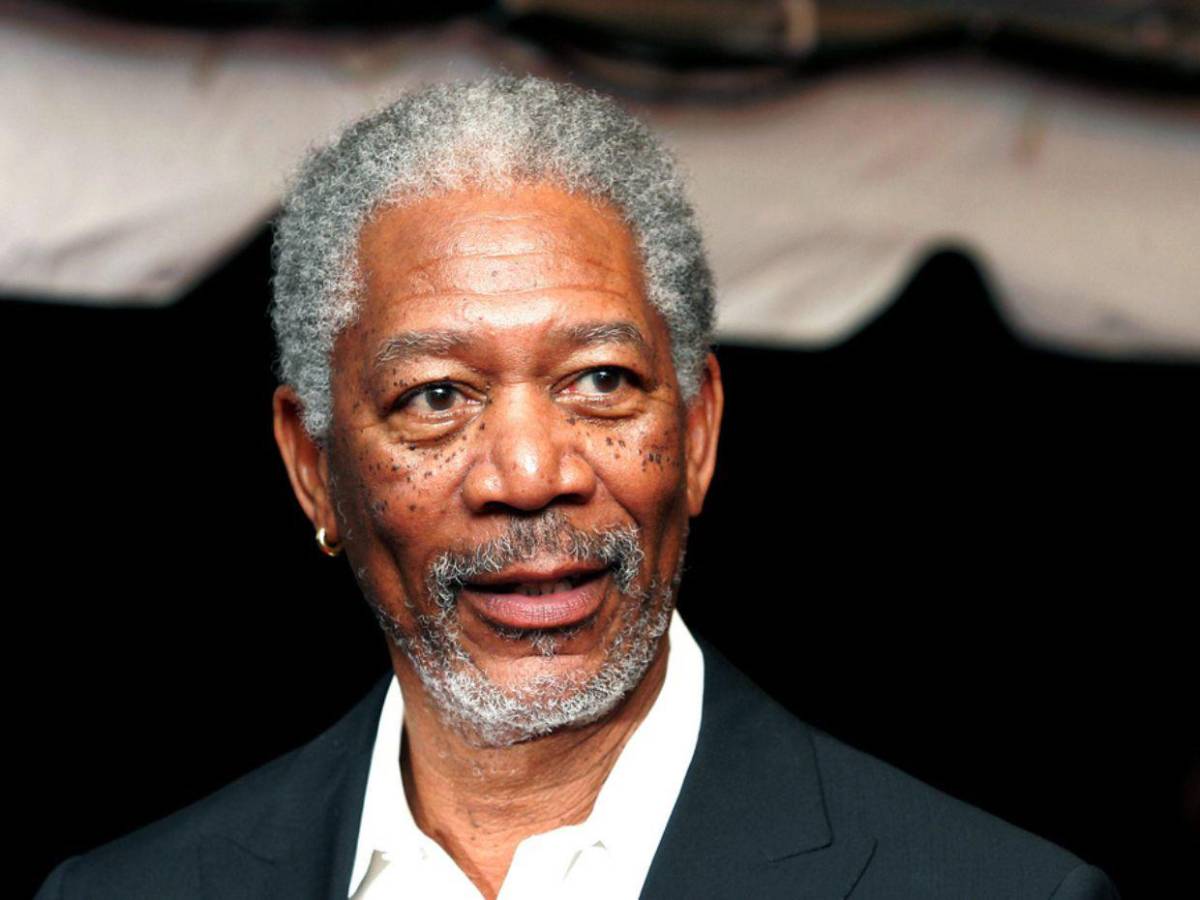 La siniestra razón por la que Morgan Freeman siempre usa aretes de oro
