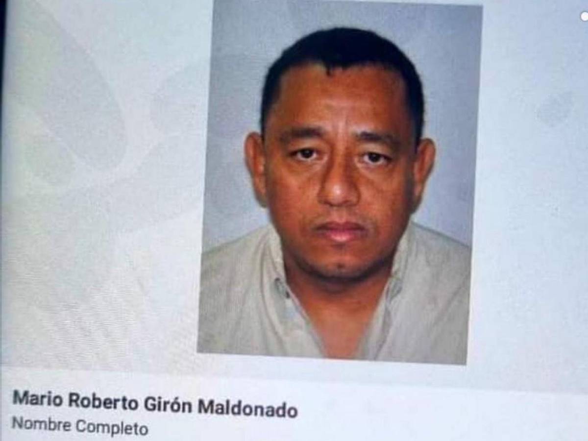 El hombre llegó procedente de Honduras en un vuelo comercial y fue puesto bajo aprehensión.