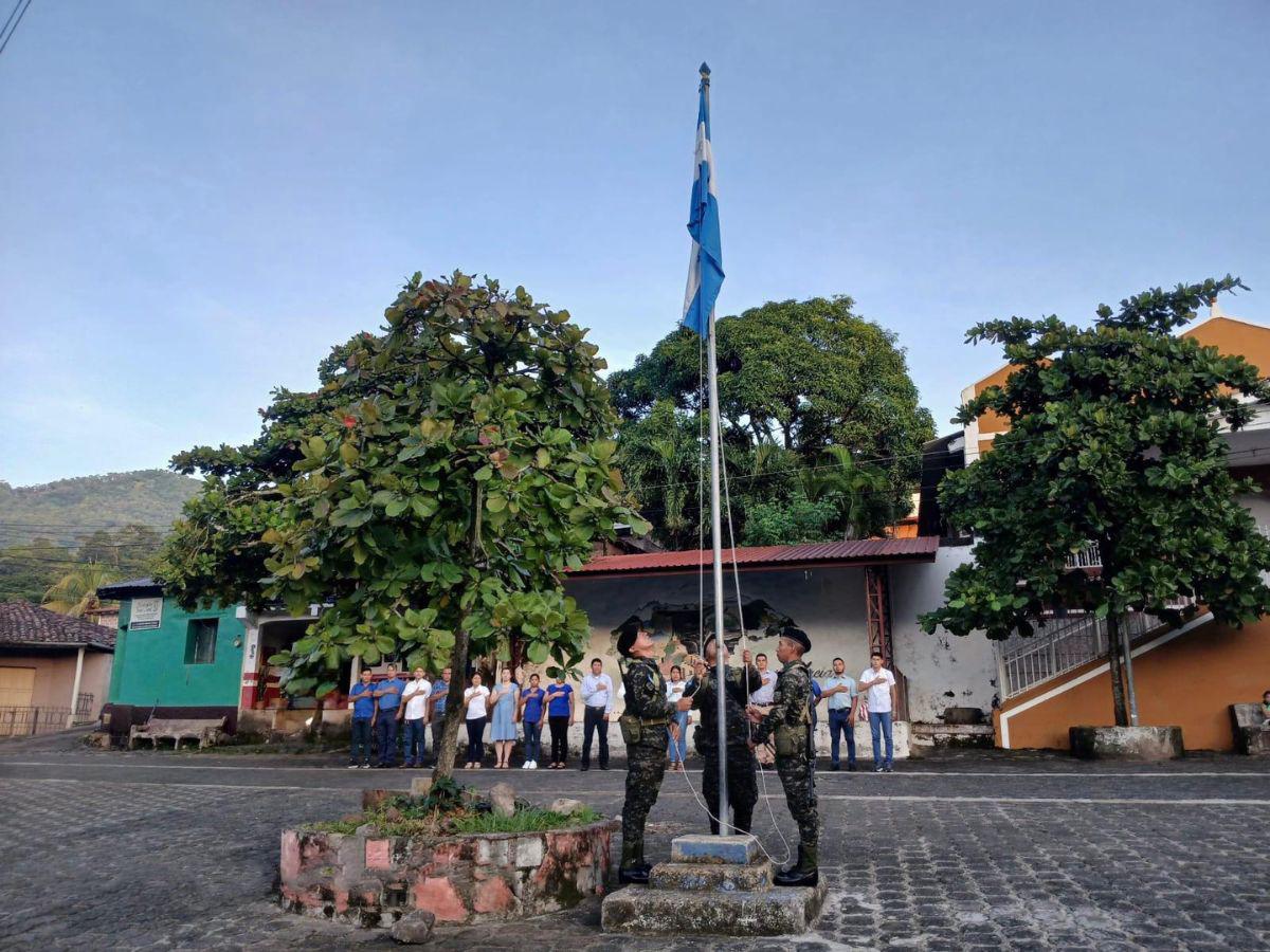Honduras celebra el Día de la Bandera con izadas en distintas regiones del país
