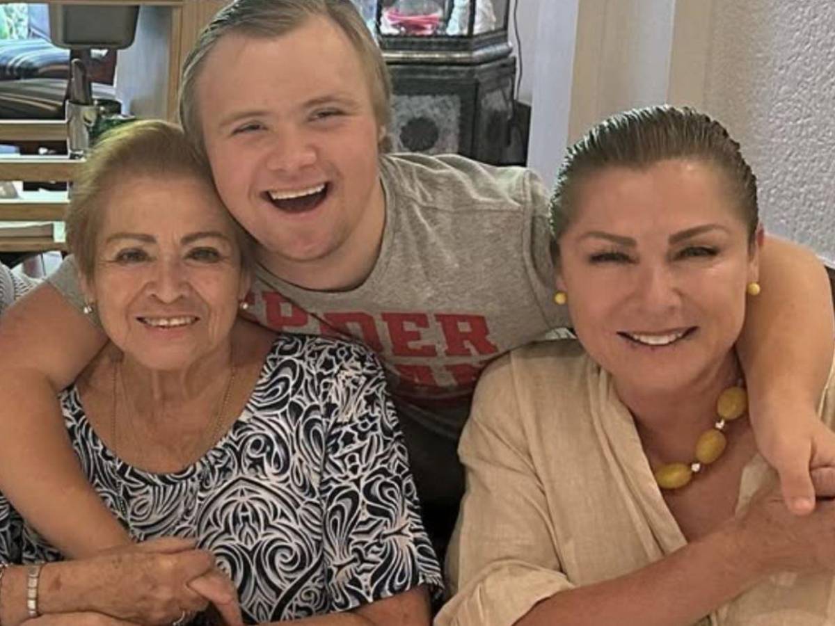 Critican a Leticia Calderón por tener a su mamá en un asilo