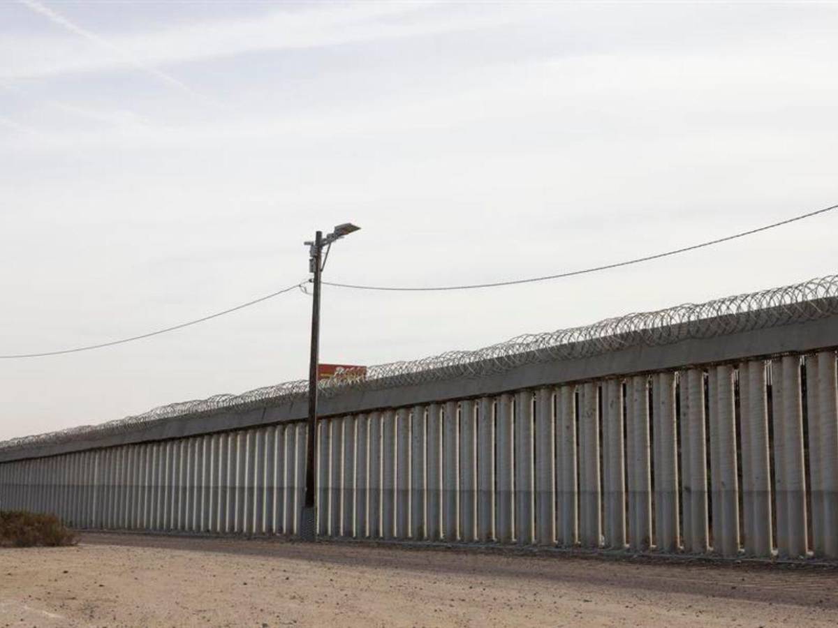 El Pentágono despliega 1.500 soldados para reforzar la frontera entre EUA y México