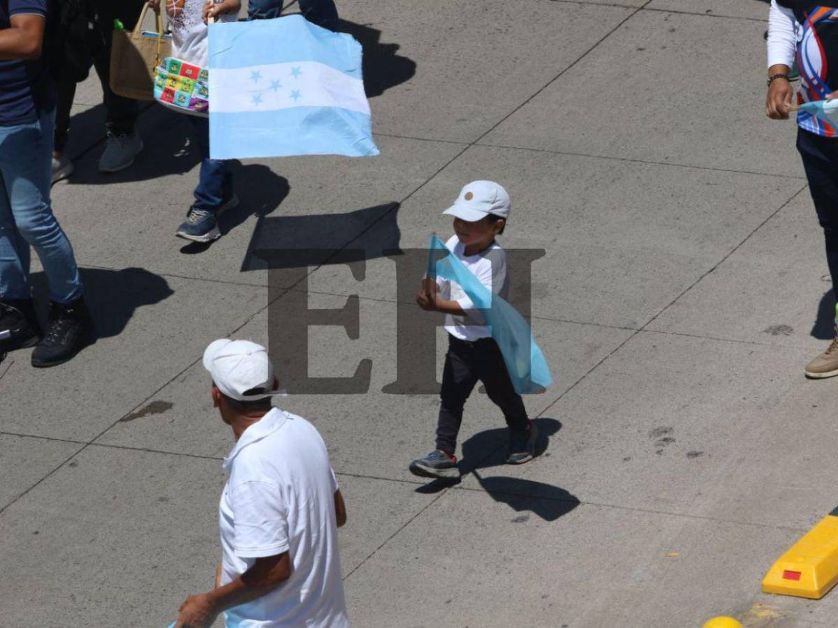Miles participan en caminata religiosa por la unidad y la democracia en Tegucigalpa