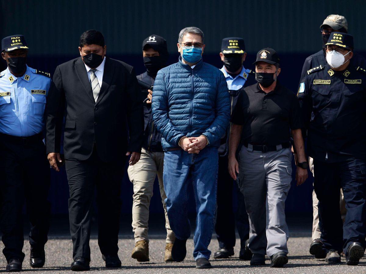 Momento en que JOH era extraditado hacia Estados Unidos el 21 de abril de 2022.