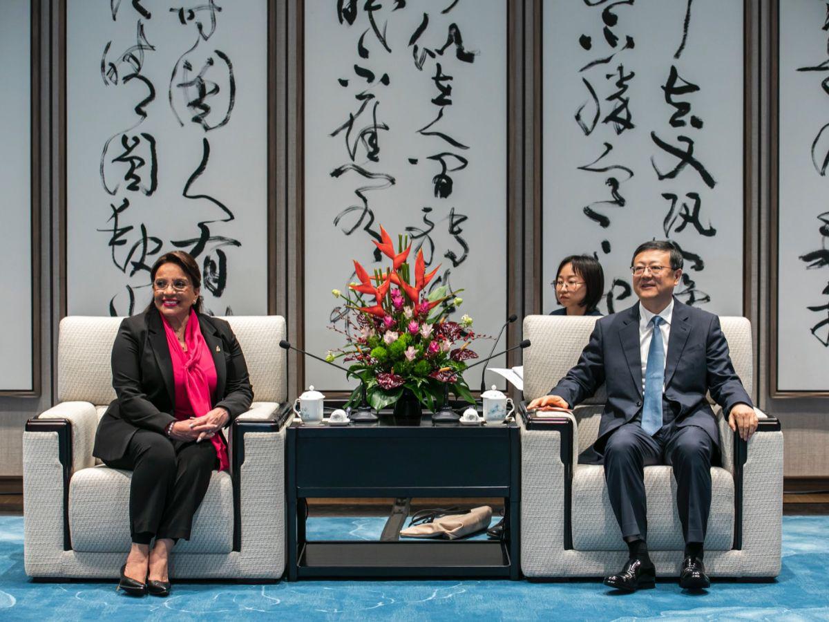 Presidenta Castro se reúne con la máxima autoridad del Partido Comunista en Shanghái
