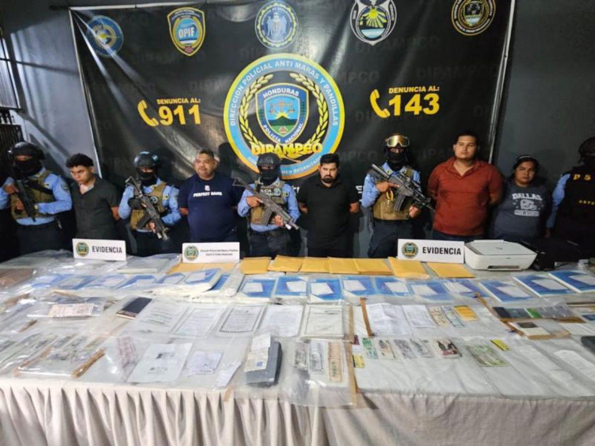 Trataron de destruir la evidencia: así fue la captura de cinco personas que falsificaban dinero Trataron de destruir la evidencia: así fue la captura de cinco personas que falsificaban dinero