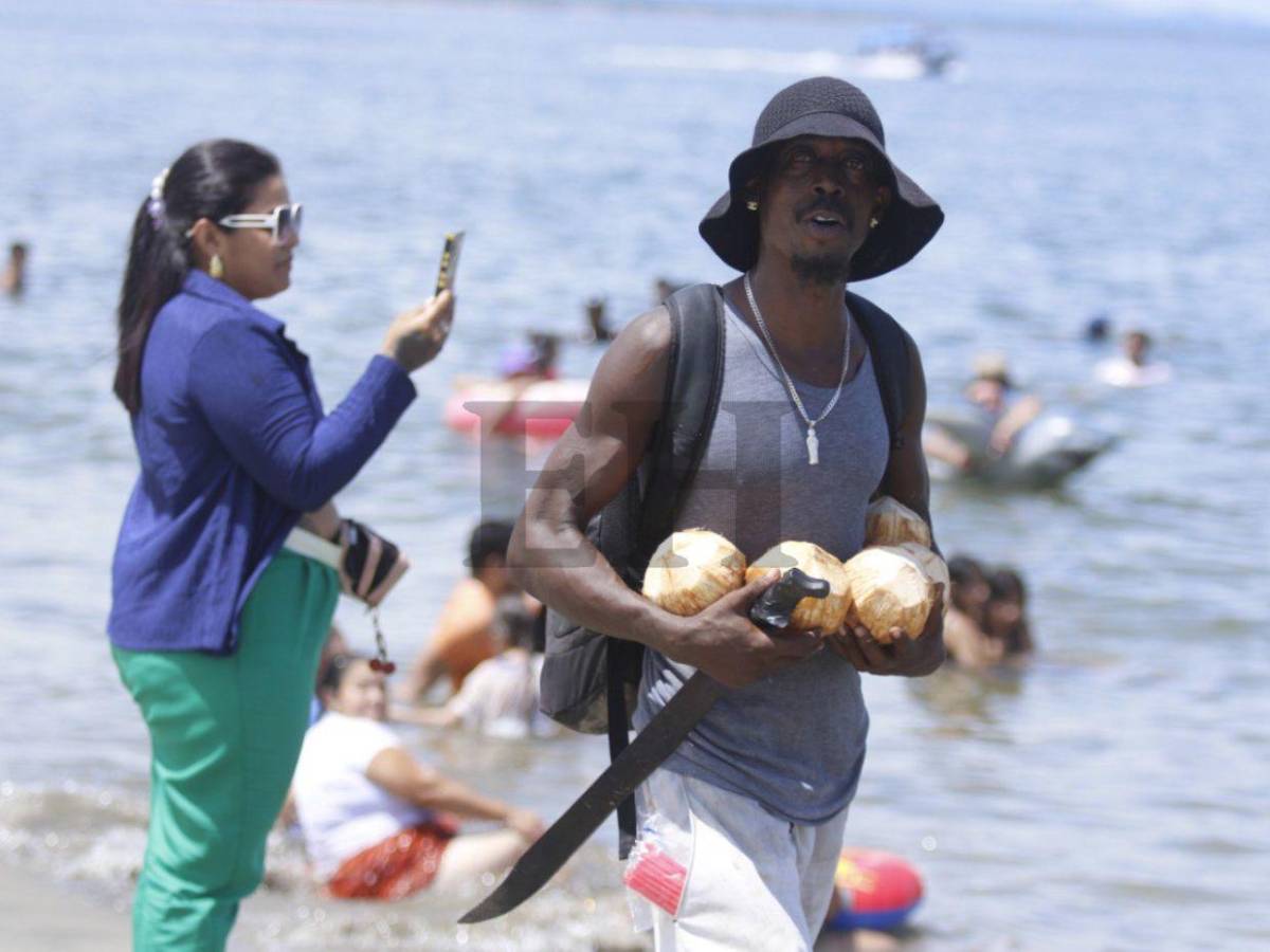 Playa, diversión y bellas turistas: así se disfruta la Semana Morazánica en Honduras