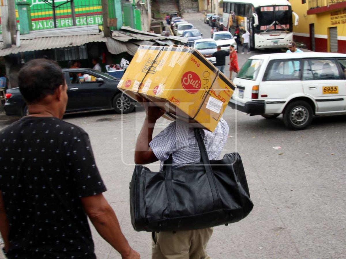 Con maleta en mano, viajeros comienzan a abandonar la capital para celebrar la Navidad