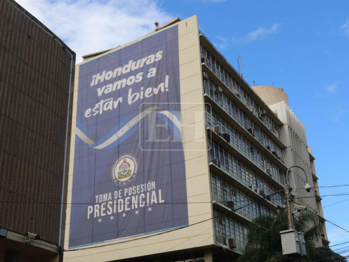 Diputados llegando en bus y comiendo mango: curiosidades de la toma de posesión de Nasry Asfura